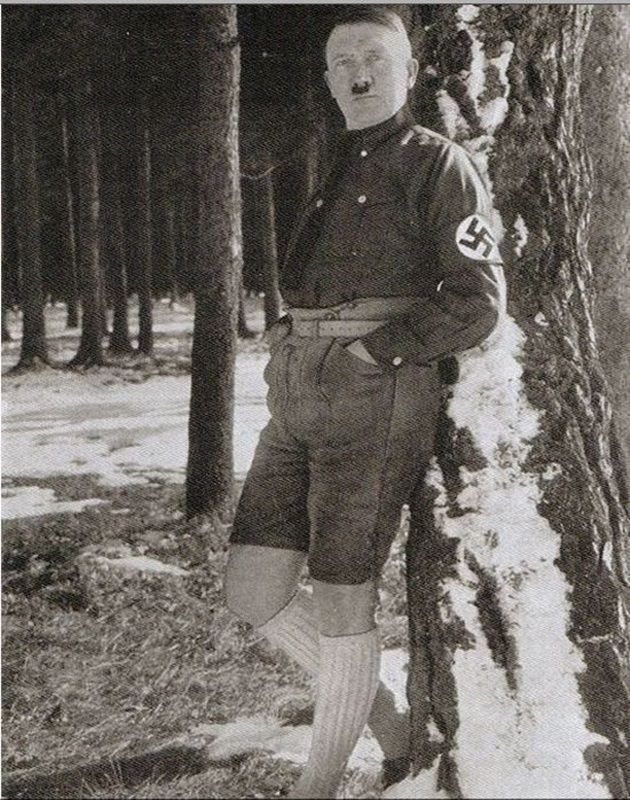 banned_neverbeforeseen_photos_of_hitler_in_shorts_640_high_02