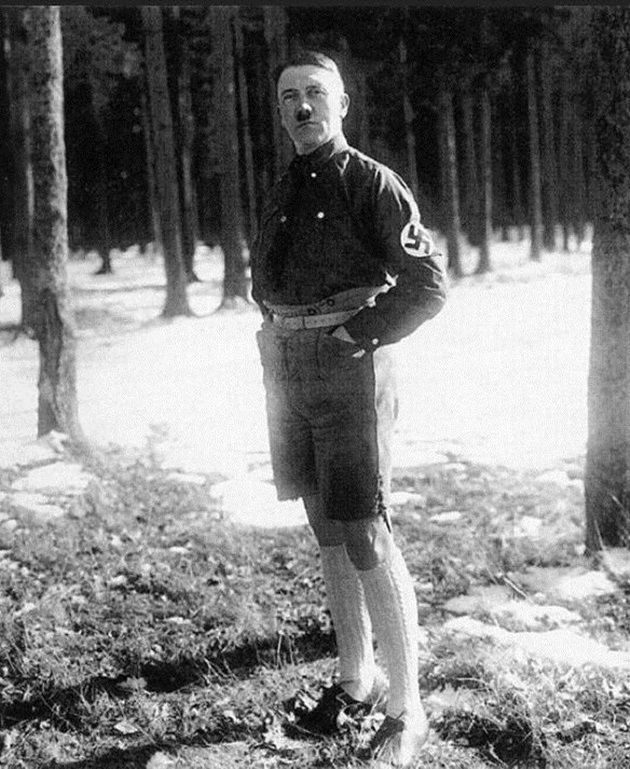 banned_neverbeforeseen_photos_of_hitler_in_shorts_640_high_03